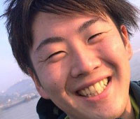 笑顔の男性講師